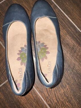 Taos Debut Navy Blue Leather Low Heel Comfort Slip On Pumps Size 6